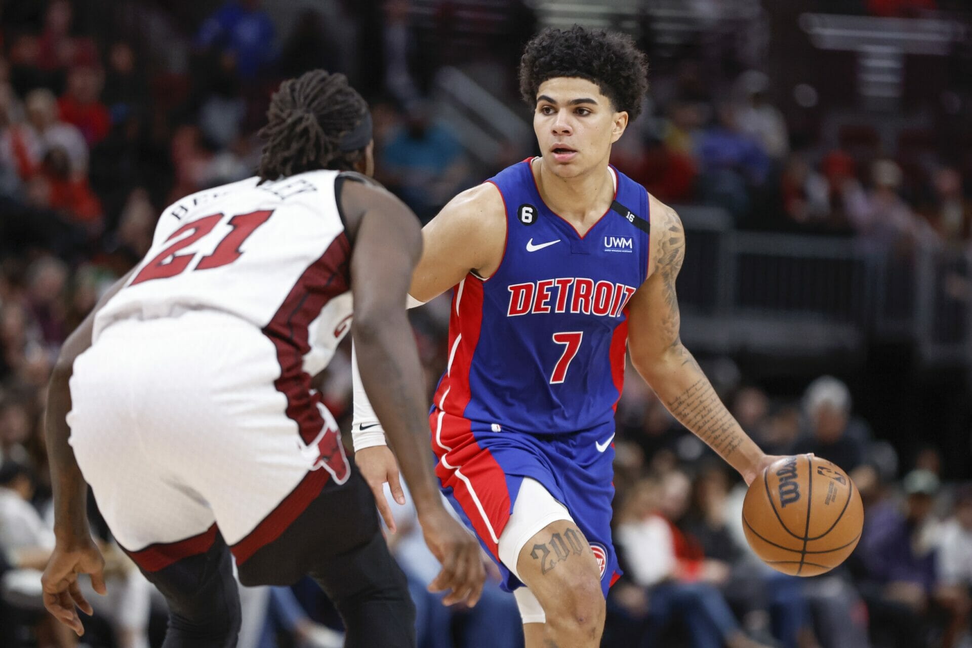 Apr 9, 2023; Chicago, Illinois, USA; Detroit Pistons guard Killian Hayes (7) brings the ball up court against Chicago Bulls guard Patrick Beverley (21) during the second half at United Center. Mandatory Credit: Kamil Krzaczynski-USA TODAY Sports (NBA Rumors)