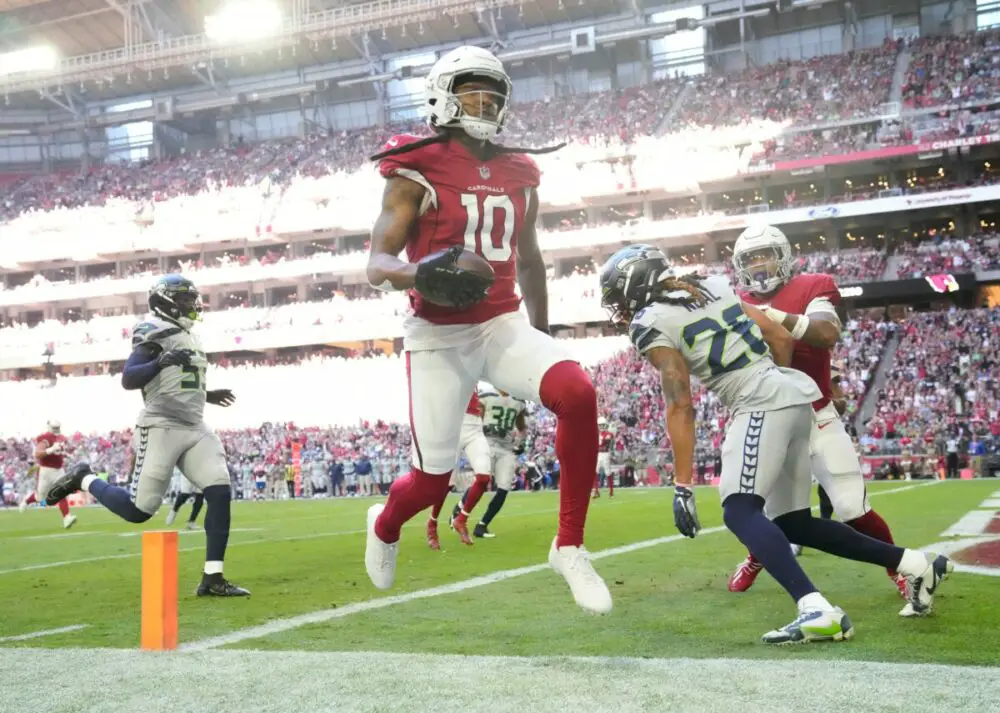 Arizona Cardinals wide receiver DeAndre Hopkins (10) scores a touchdown after a catch against the Seattle Seahawks during the first quarter at State Farm Stadium in Glendale on Nov. 6, 2022. © Michael Chow/The Republic / USA TODAY NETWORK (NFL)