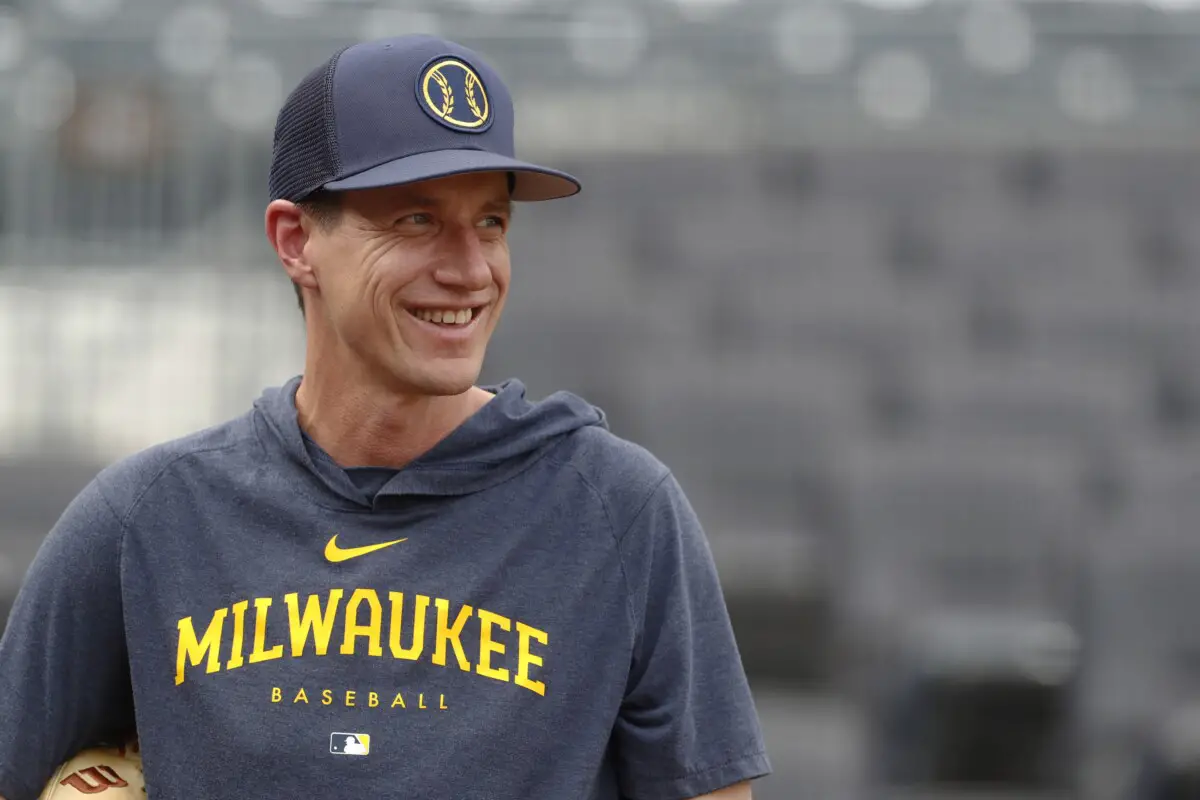 Broadcast play-by-play of Brewers manager Craig Counsell's ejection