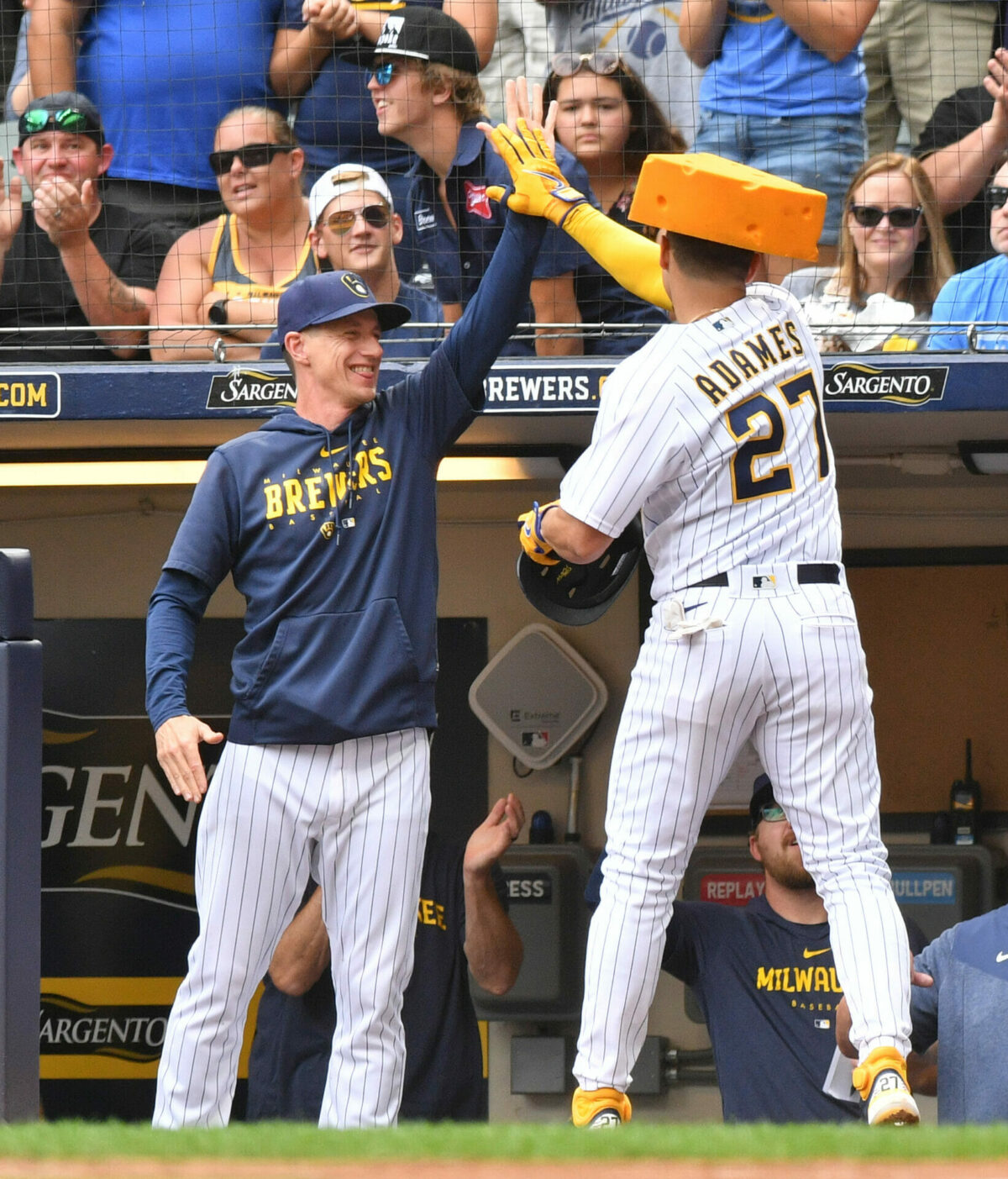 Brewers' Willy Adames continues hot hitting for Milwaukee as club closes  gap in NL Central race 