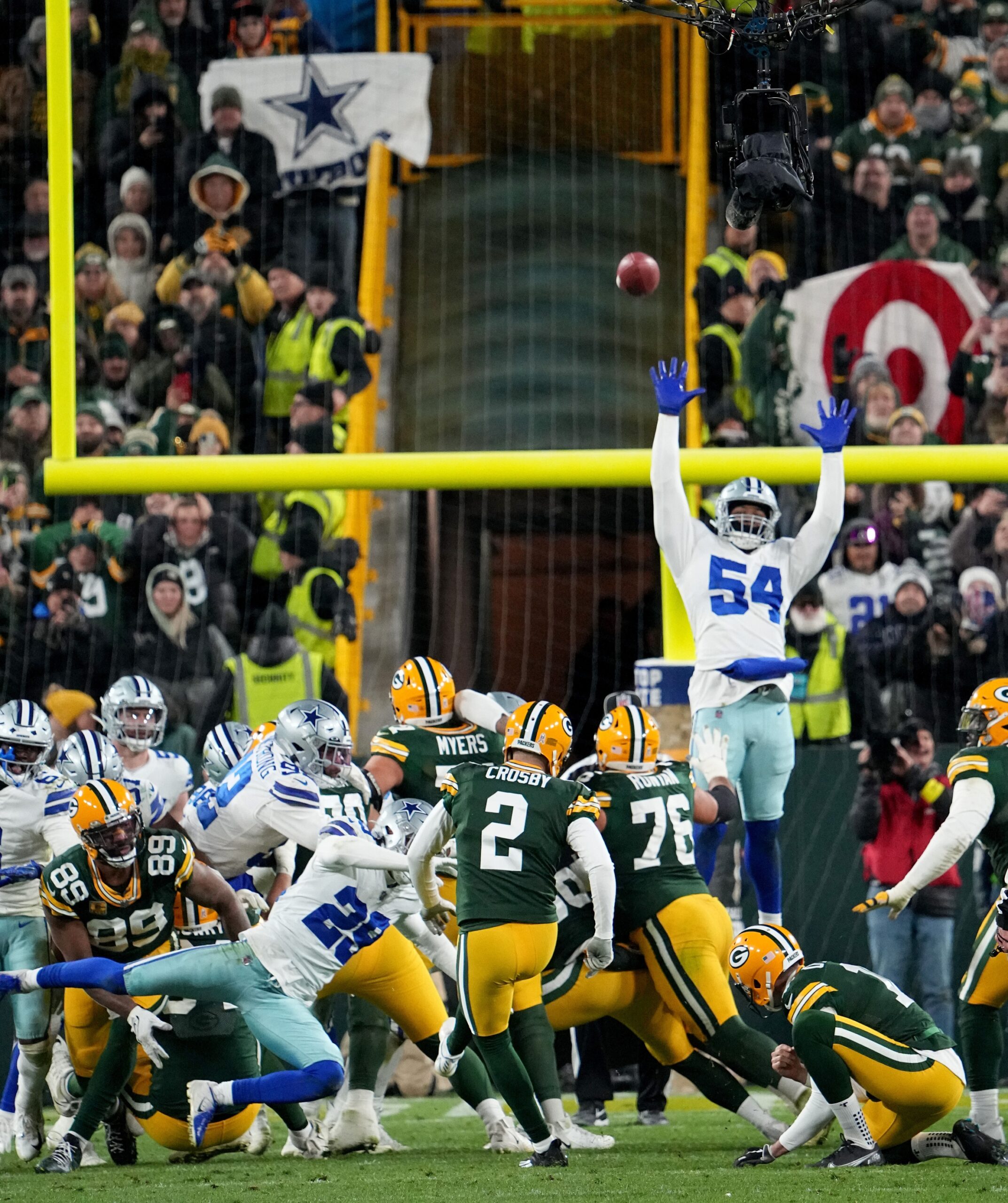 Mason Crosby kicks the game-winning field goal for the Green Bay Packers against the Dallas Cowboys