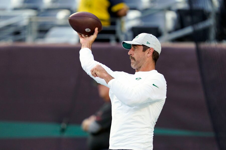 New York Jets quarterback Aaron Rodgers throws the ball during warmups before a preseason NFL game at MetLife Stadium on Saturday, Aug. 19, 2023, in East Rutherford. © Danielle Parhizkaran/NorthJersey.com / USA TODAY NETWORK