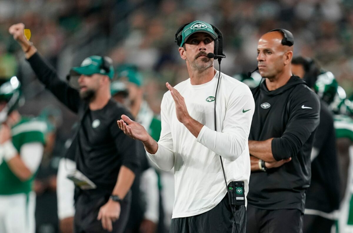 New York Jets quarterback Aaron Rodgers, center, and head coach Robert Saleh, right, on the sideline during a preseason NFL game against the Tampa Bay Buccaneers at MetLife Stadium on Saturday, Aug. 19, 2023, in East Rutherford. © Danielle Parhizkaran/NorthJersey.com / USA TODAY NETWORK