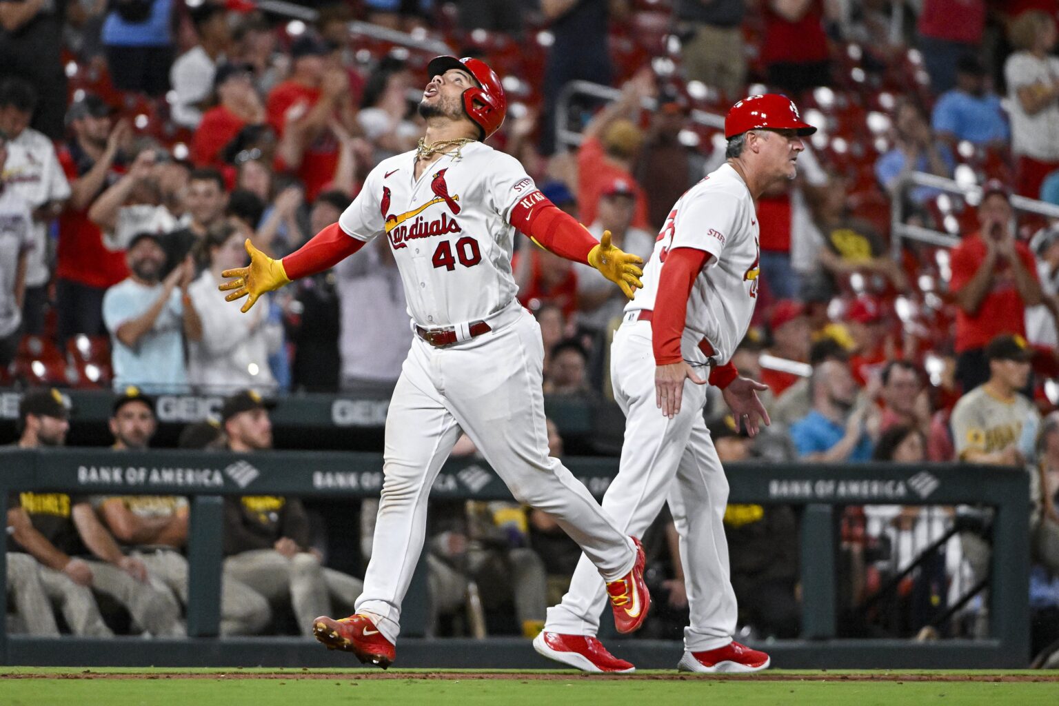 Willson Contreras homers twice as Cards top Padres in 10