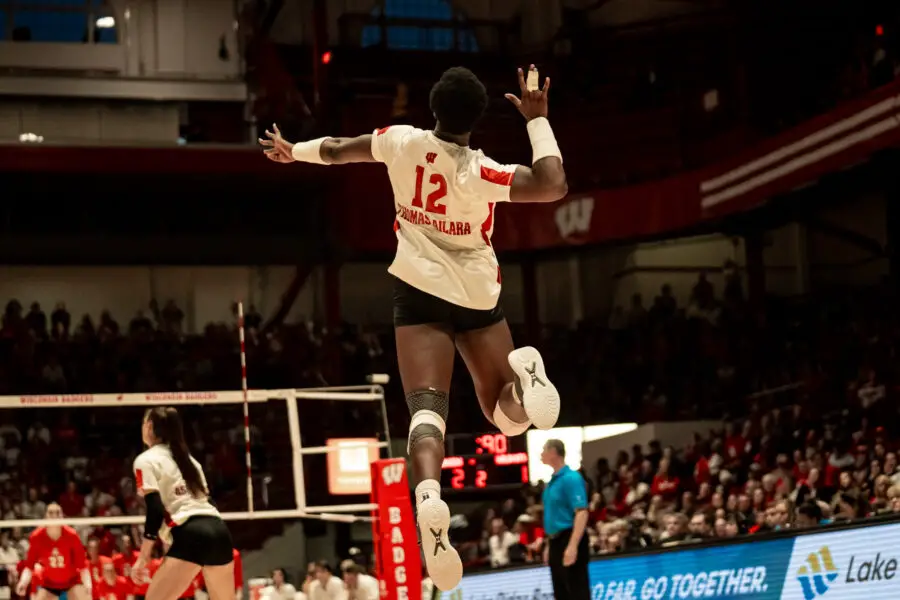 Wisconsin Badgers volleyball tames Wildcats