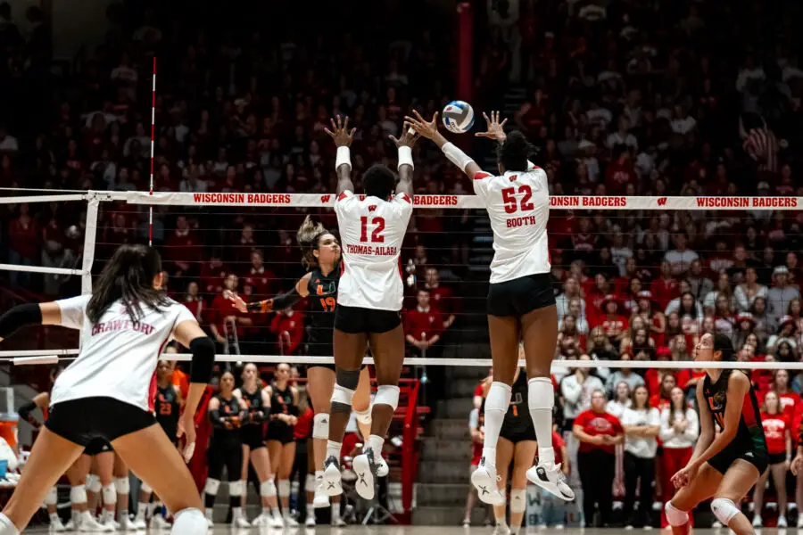 Wisconsin BAdgers volleyball put on a display