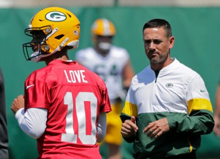 Green Bay Packers head coach Matt LaFleur watches Jordan Love (10) as he participates in minicamp practice Wednesday, June 9, 2021, in Green Bay, Wis. © Dan Powers/USA TODAY NETWORK-Wisconsin via Imagn Content Services, LLC
