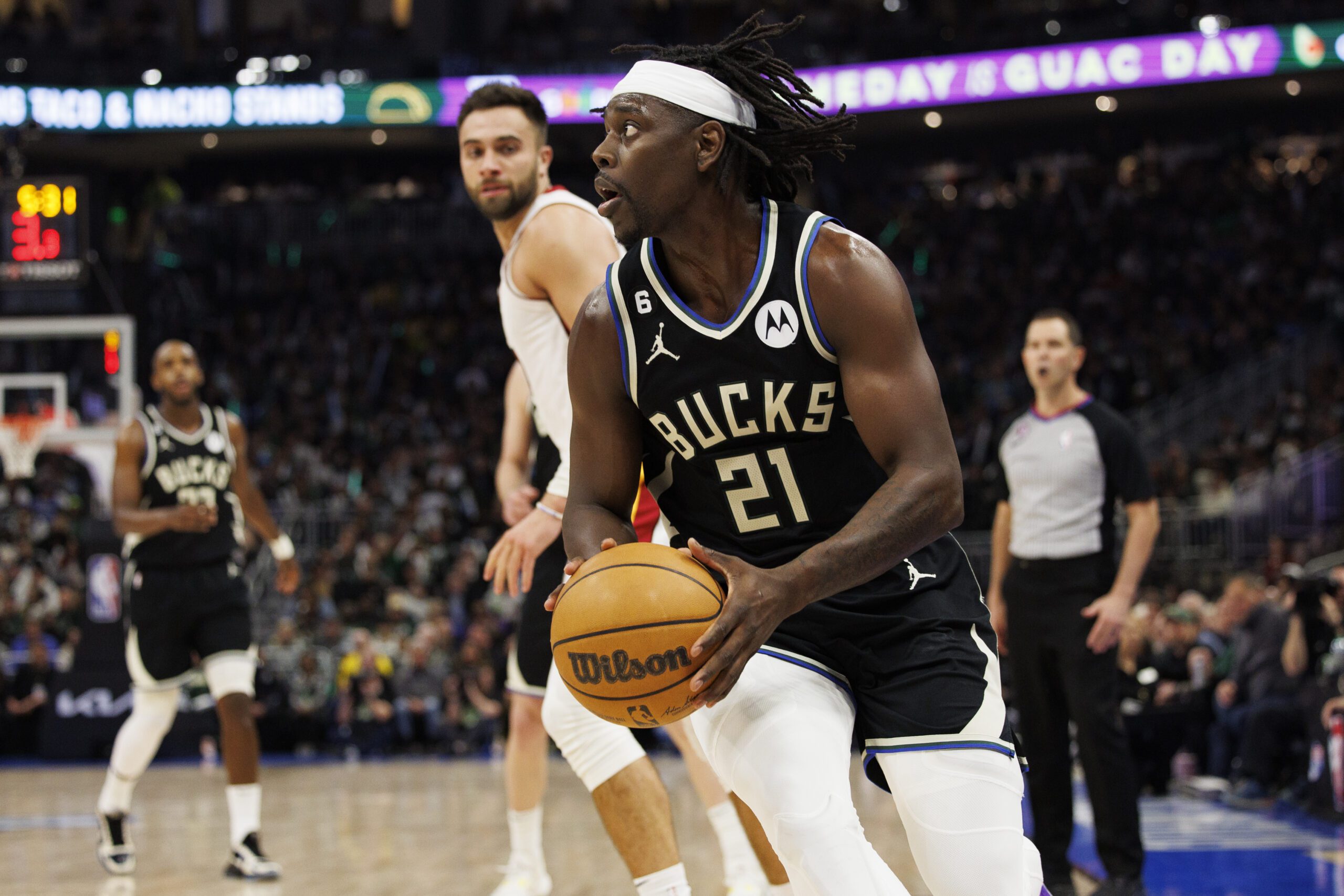 Could The Chicago Bulls Make a Move For Jrue Holiday? 