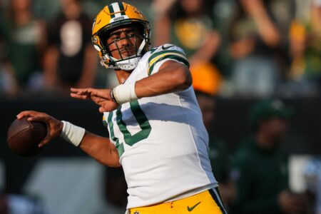 Green Bay Packers quarterback Jordan Love (10) warms up before a Week 1 NFL preseason game between the Green Bay Packers and the Cincinnati Bengals,Friday, Aug. 11, 2023, at Paycor Stadium in Cincinnati. © Kareem Elgazzar/The Enquirer / USA TODAY NETWORK