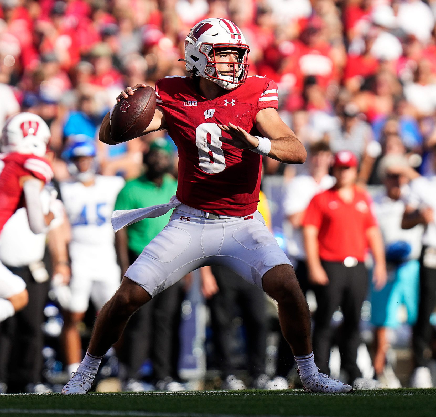 Wisconsin Badgers quarterback Tanner Mordecai