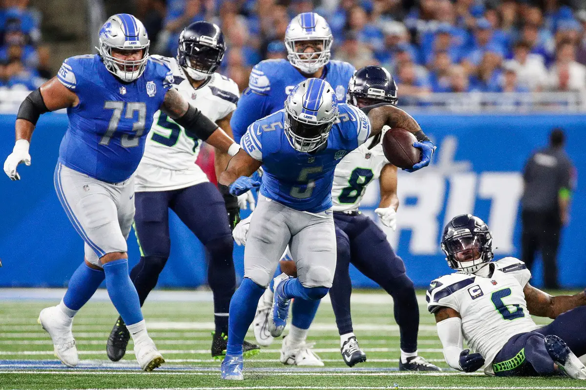 Detroit Lions running back David Montgomery (5) runs against the Seattle Seahawks during the first half at Ford Field in Detroit on Sunday, Sept. 17, 2023. © Junfu Han / USA TODAY NETWORK (Green Bay Packers)