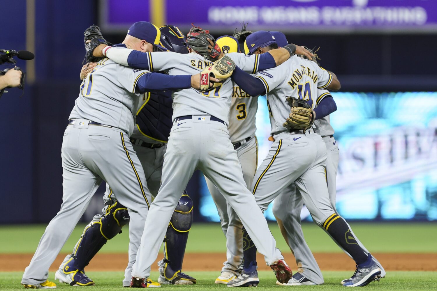 Milwaukee Brewers: Craig Counsell Recognizes 5 Players After