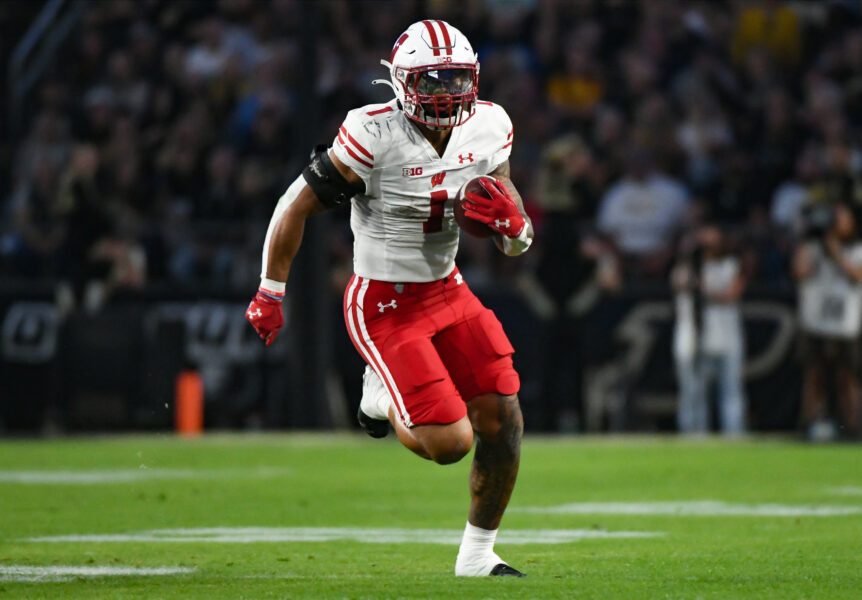 Wisconsin Badgers running back Chez Mellusi suffered an injury against Purdue on Friday.