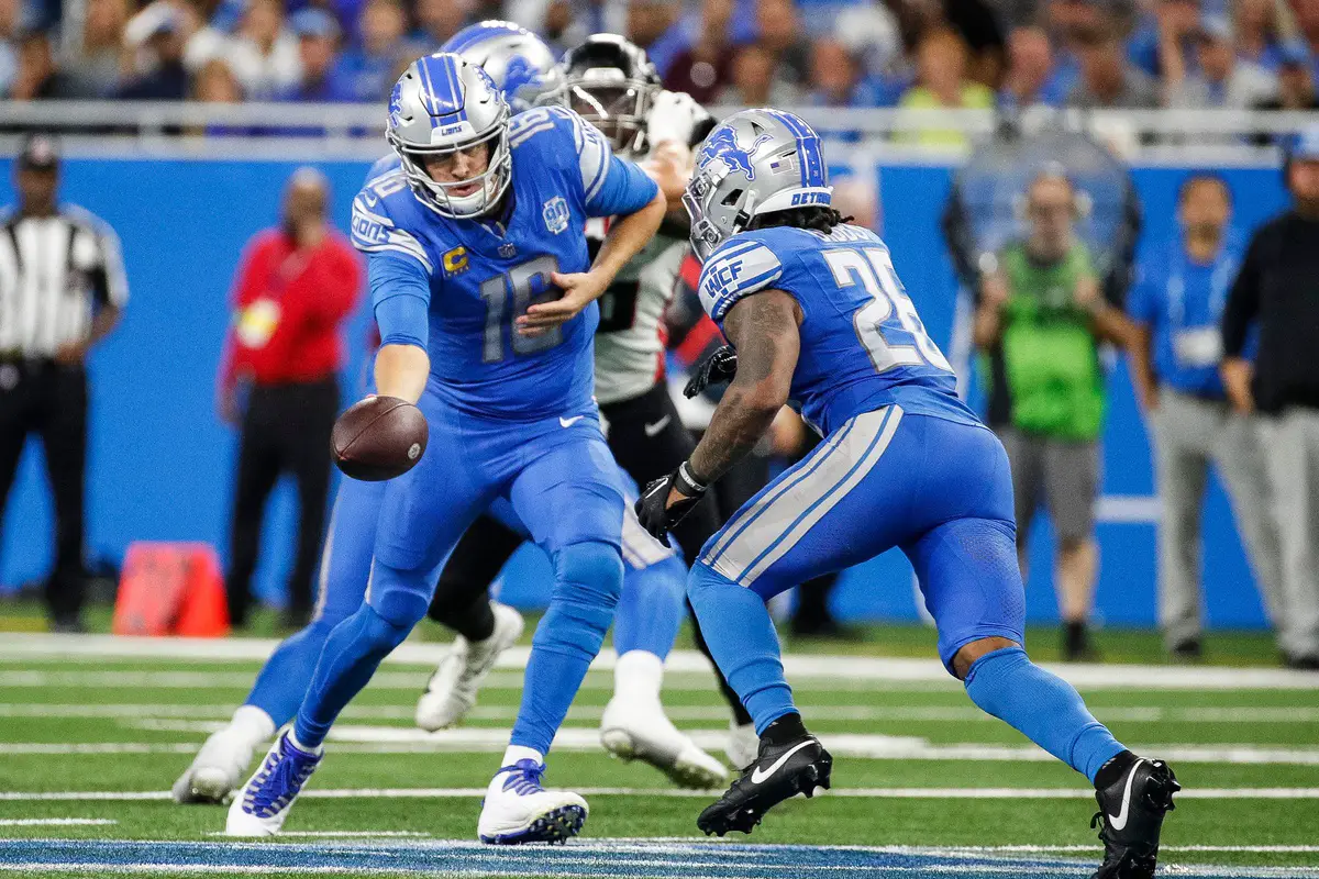 Detroit Lions running back Jahmyr Gibbs (26) warms up before the