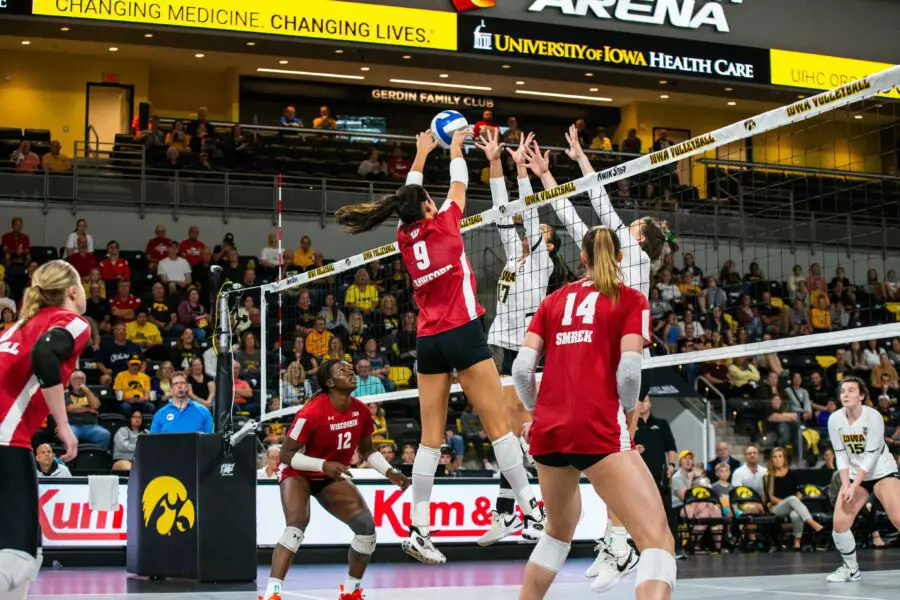 Badgers Volleyball Gets 2nd Big Ten Defensive Player of the Week Honors Badgers volleyball takes home some hardware.