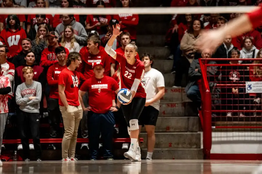 Wisconsin BAdgers volleyball takes on Maryland
