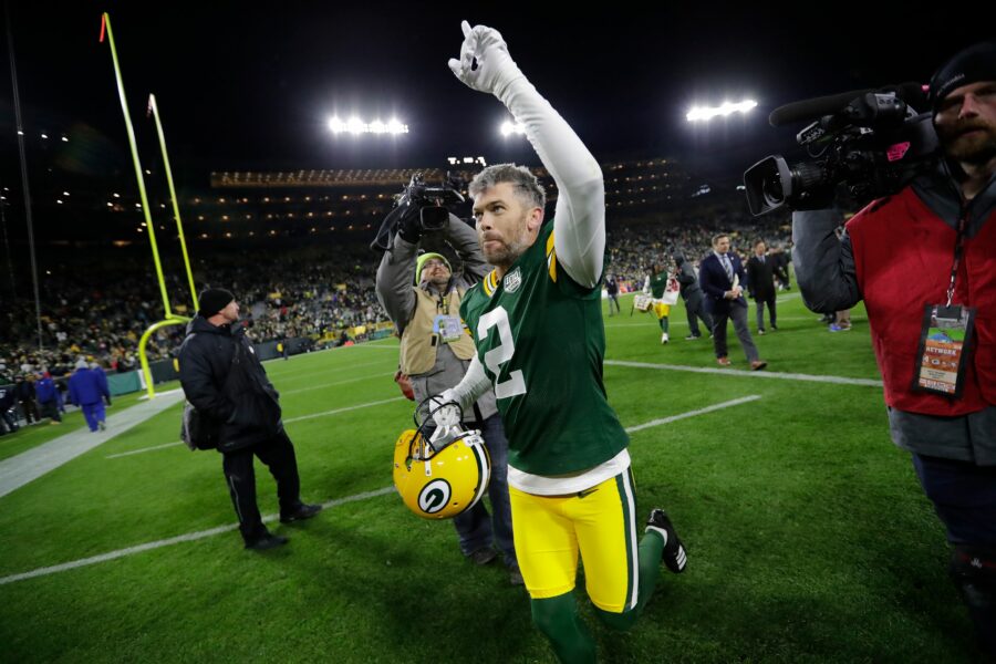 Green Bay Packers kicker Mason Crosby (2) raises his hand in victory as he leaves the field after kicking the game-winning fieldgoal against the San Francisco 49ers during their football game Monday, Oct. 15, 2018, at Lambeau Field in Green Bay, Wis. Dan Powers/USA TODAY NETWORK-Wisconsin Apc Packvs49ers 101518 2493 Djpa