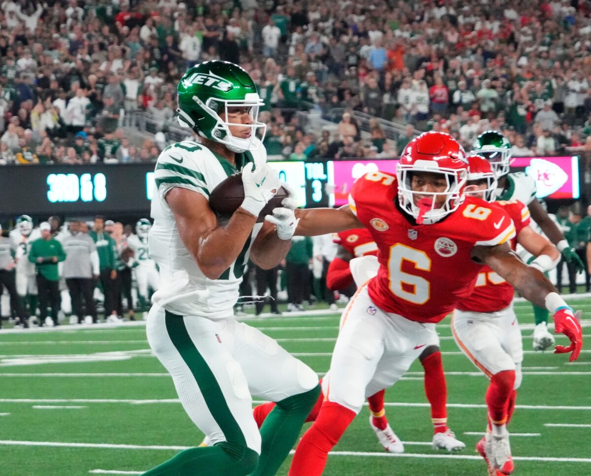 Former Green Bay Packers wide receiver Allen Lazard has three catches for 61 yards and a touchdown against the Kansas City Chiefs