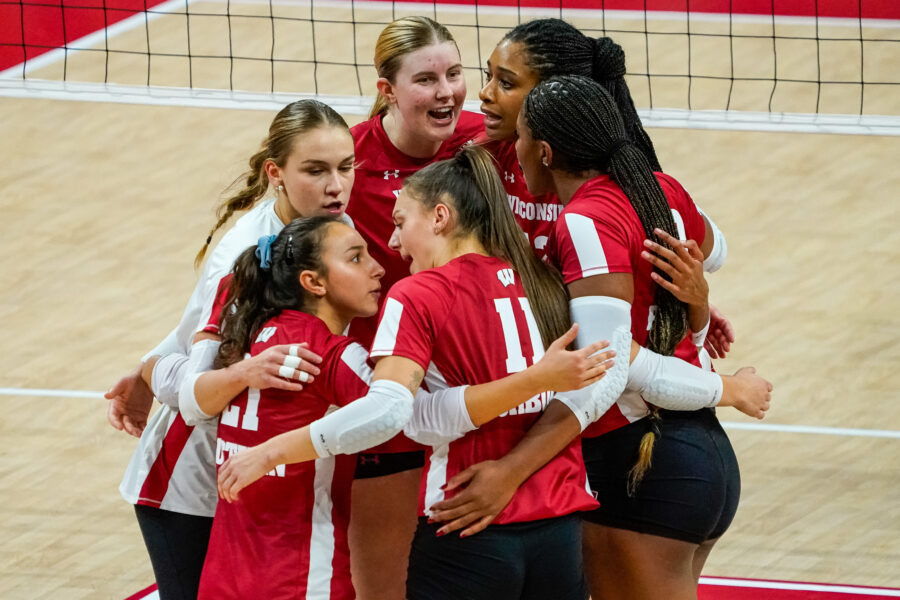 Badgers volleyball fell to No. 2 after losing to Nebraska
