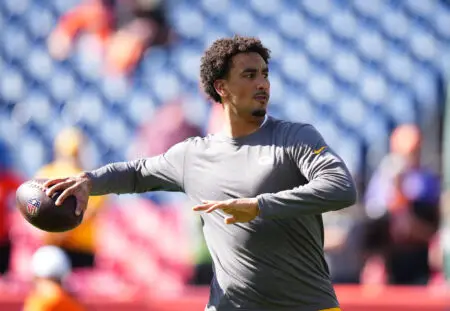 Oct 22, 2023; Denver, Colorado, USA; Green Bay Packers quarterback Jordan Love (10) warms up prior to the game against the Denver Broncos at Empower Field at Mile High. Mandatory Credit: Ron Chenoy-USA TODAY Sports