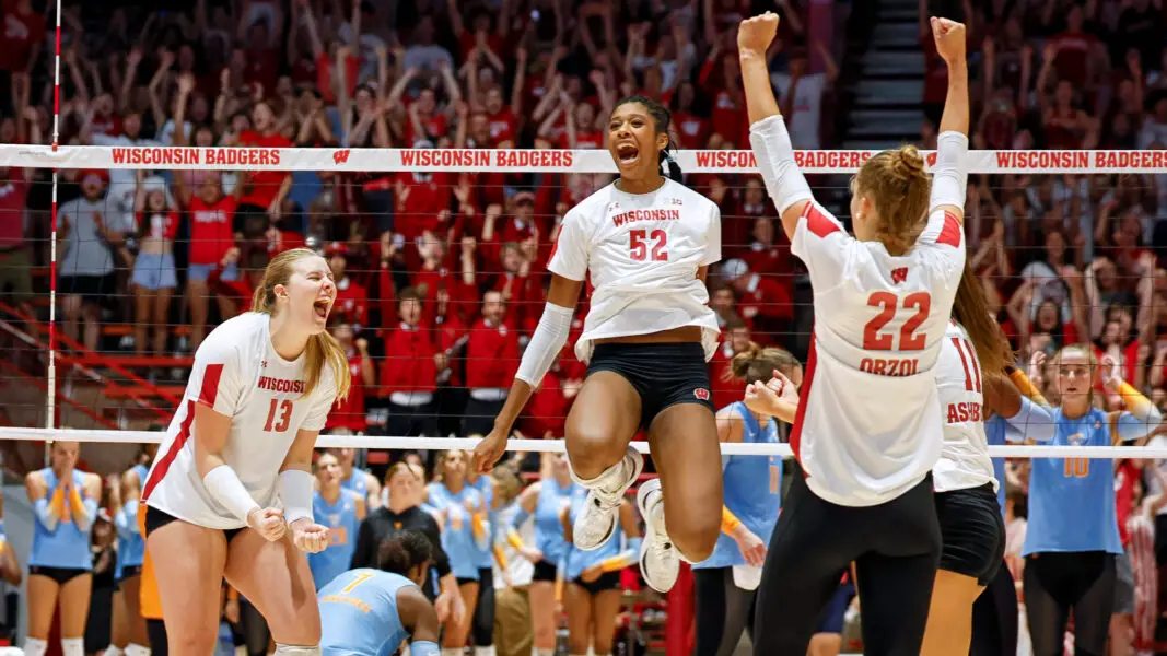 Wisconsin Badgers volleyball heads to Iowa