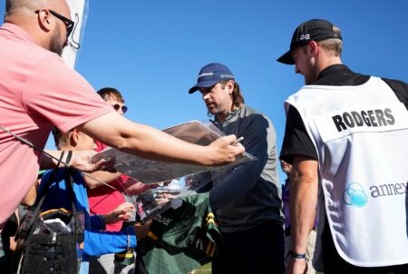 Feb 9, 2022; Scottsdale, AZ, USA; Green Bay Packers quarterback Aaron Rodgers signs an autograph for a fan during the WM Phoenix Open Annexus Pro-Am at TPC Scottsdale. © Cheryl Evans/The Republic / USA TODAY NETWORKFeb 9, 2022; Scottsdale, AZ, USA; Green Bay Packers quarterback Aaron Rodgers signs an autograph for a fan during the WM Phoenix Open Annexus Pro-Am at TPC Scottsdale. © Cheryl Evans/The Republic / USA TODAY NETWORK