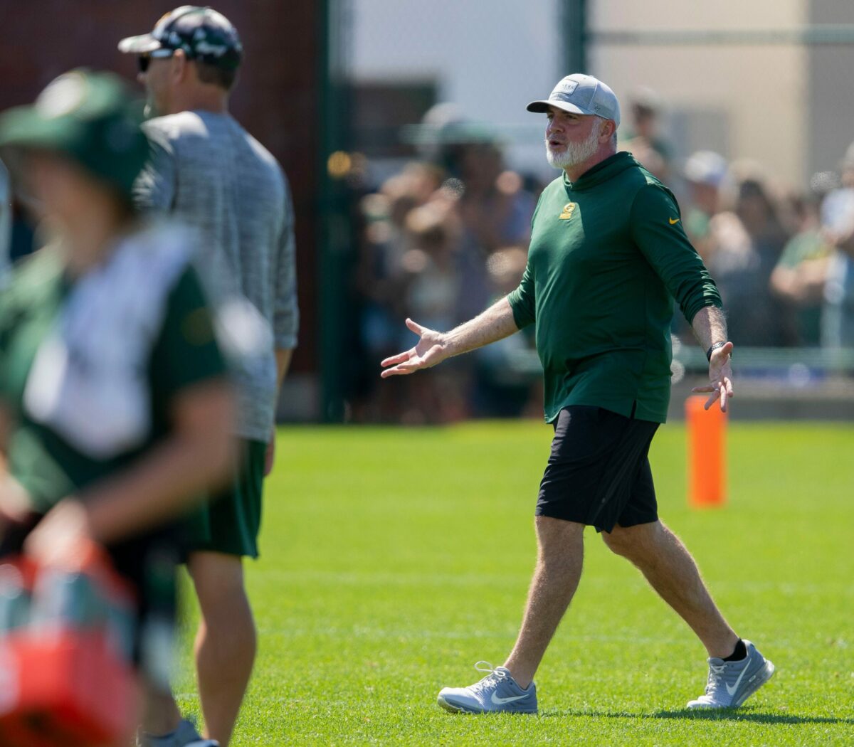 Green Bay Packers defensive coordinator Joe Barry gives instructions to players during practice on Saturday, July 29, 2023, at Ray Nitschke Field in Green Bay, Wis. Tork Mason/USA TODAY NETWORK-Wisconsin