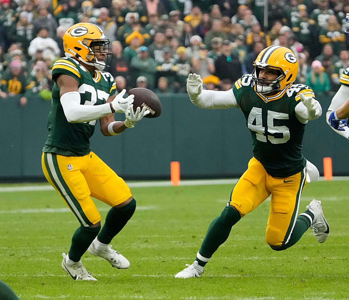 Green Bay Packers cornerback Carrington Valentine (37) nearly intercepts a pass during the second half of their game against the Los Angeles Rams on Sunday, Nov. 5, 2023 at Lambeau Field in Green Bay. © Mike De Sisti / The Milwaukee Journal Sentinel / USA TODAY NETWORK