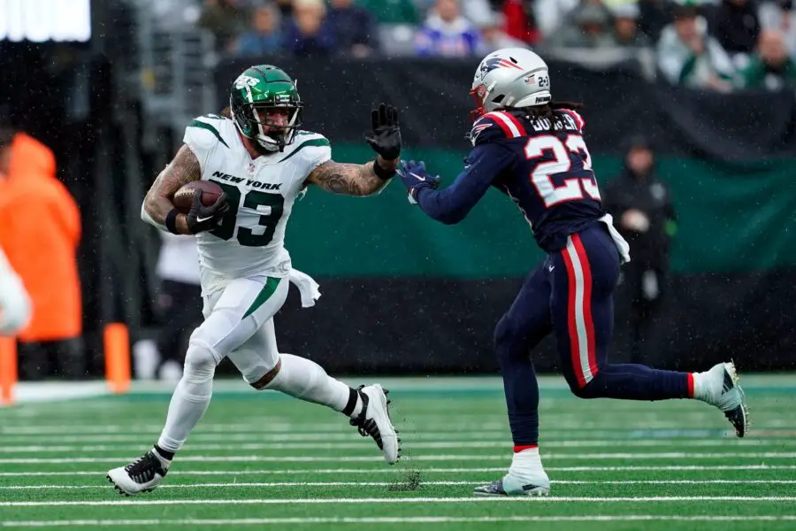 New York Jets tight end Tyler Conklin (83) runs with pressure from New England Patriots safety Kyle Dugger (23) in the second half. The Jets lose to the Patriots, 15-10, at MetLife Stadium on Sunday, Sept. 24, 2023, in East Rutherford. © Danielle Parhizkaran/NorthJersey.com / USA TODAY NETWORK (Green Bay Packers)