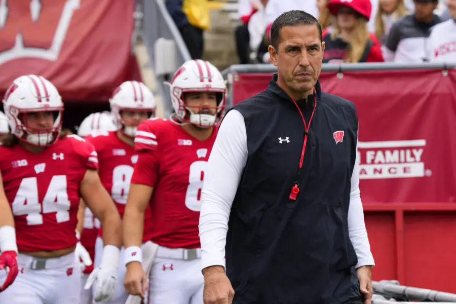 Wisconsin Badgers Luke Fickell set to hire Kenny Guiton as the new wide receivers coach