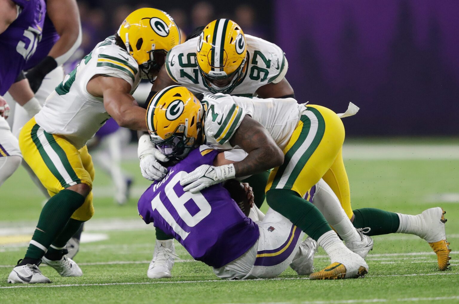 Green Bay Packers Star Defender Has High Praise for Joe Barry After 33-10 Victory Over Minnesota Vikings Green Bay Packers linebacker Quay Walker praises Joe Barry after win over Vikings
