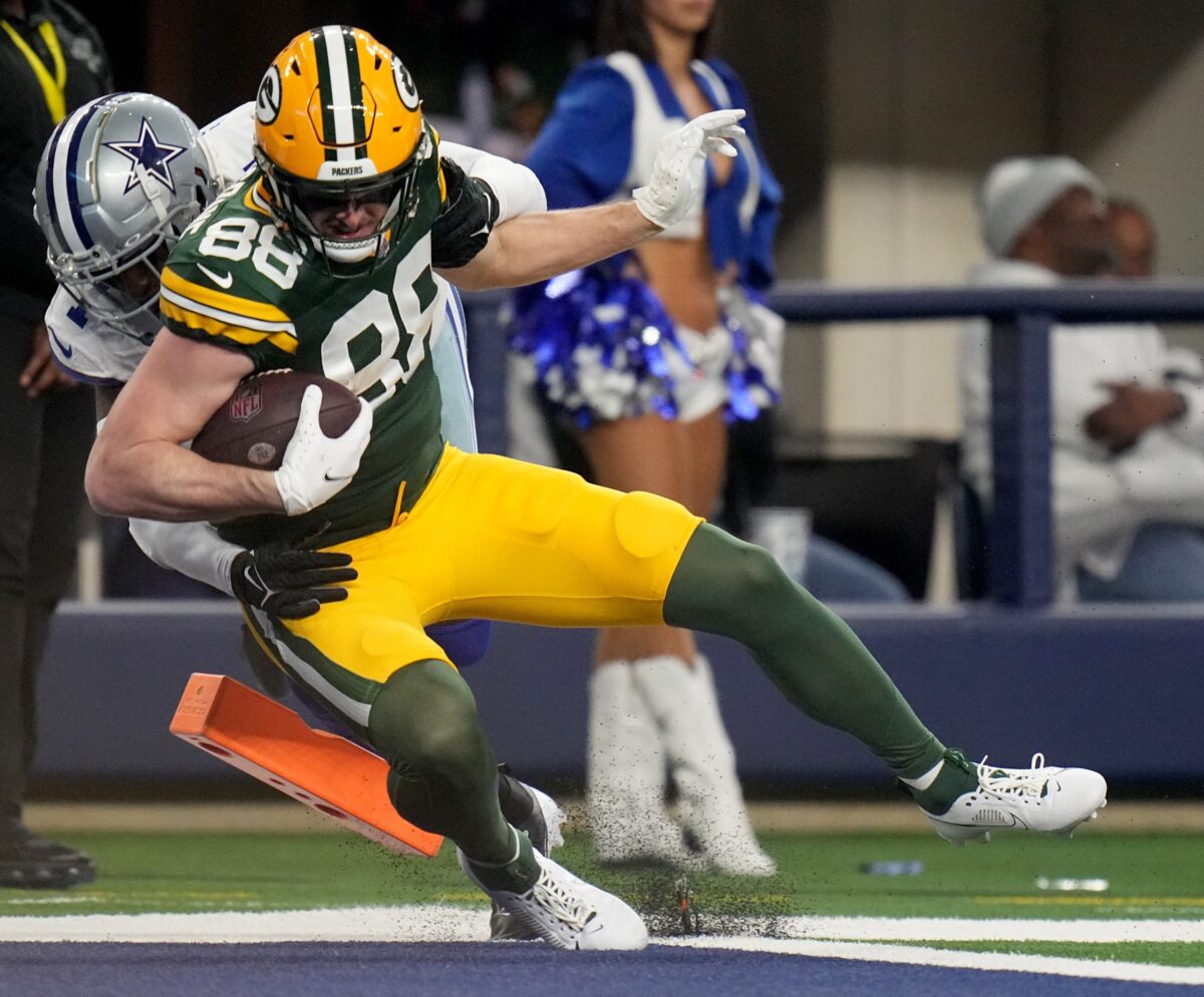 Green Bay Packers tight end Luke Musgrave scores a touchdown over the Dallas Cowboys