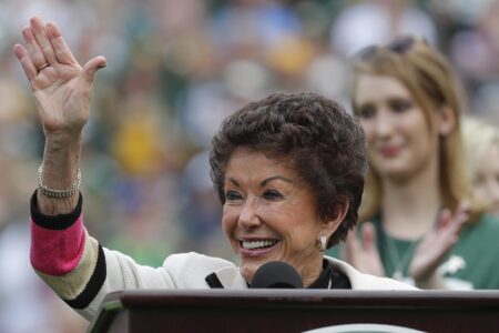 Cherry Starr speaks at a ceremony honoring her husband, Green Bay Packers legend Bart Starr