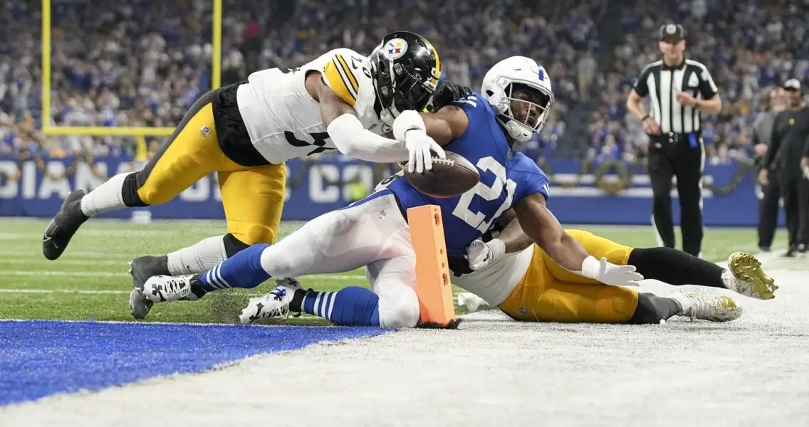 Dec 16, 2023; Indianapolis, Indiana, USA; Indianapolis Colts running back Zack Moss (21) slides into the end zone for a touchdown while being chased by Pittsburgh Steelers linebacker Elandon Roberts (50) and Pittsburgh Steelers linebacker Mykal Walker (38) during a game against the Pittsburgh Steelers at Lucas Oil Stadium. Mandatory Credit: Robert Scheer-USA TODAY Sports (Green Bay Packers)