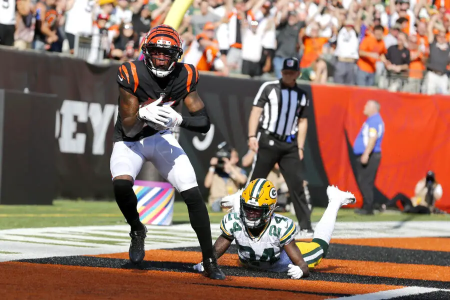 Oct 10, 2021; Cincinnati, Ohio, USA; Cincinnati Bengals wide receiver Tee Higgins (85)catches the two point conversion over Green Bay Packers cornerback Isaac Yiadom (24)during the fourth quarter at Paul Brown Stadium. Mandatory Credit: Joseph Maiorana-USA TODAY Sports