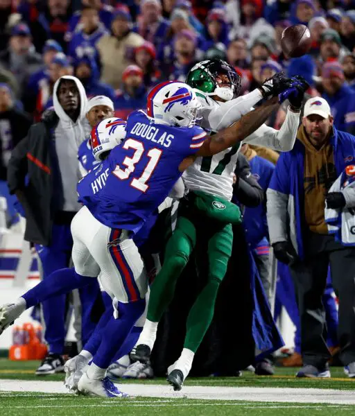 Buffalo Bills cornerback Rasul Douglas (31) breaks up a pass intended for New York Jets wide receiver Garrett Wilson (17). © Jamie Germano/Rochester Democrat and Chronicle / USA TODAY NETWORK (Green Bay Packers)