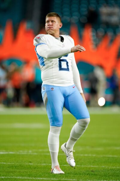 Tennessee Titans place kicker Nick Folk warms up before a game against the Miami Dolphins at Hard Rock Stadium in Miami, Fla., Monday, Dec. 11, 2023. © Denny Simmons / The Tennessean / USA TODAY NETWORK (Green Bay Packers)