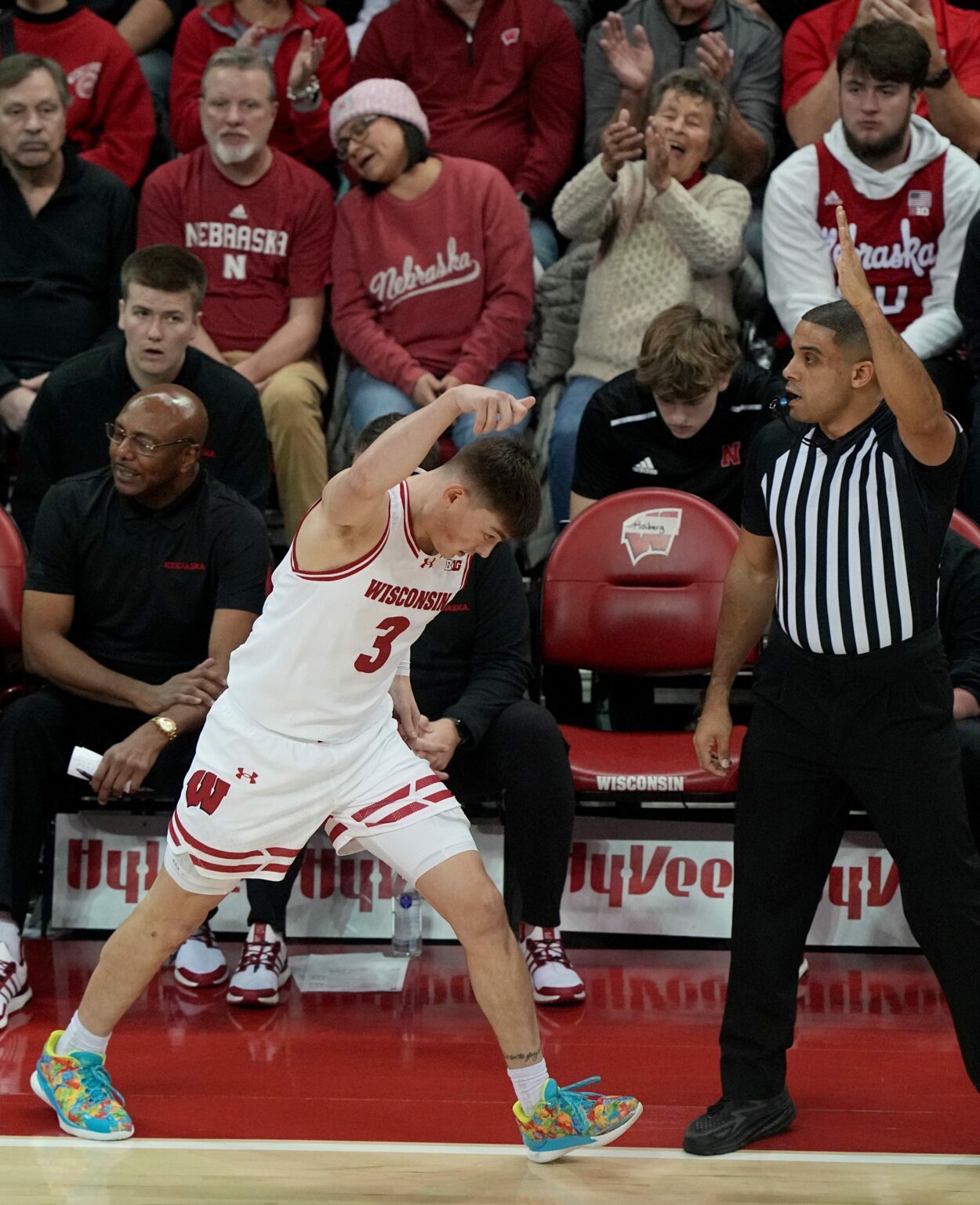 Connor Essegian decided to stay with the Wisconsin Badgers and forego the transfer portal.
