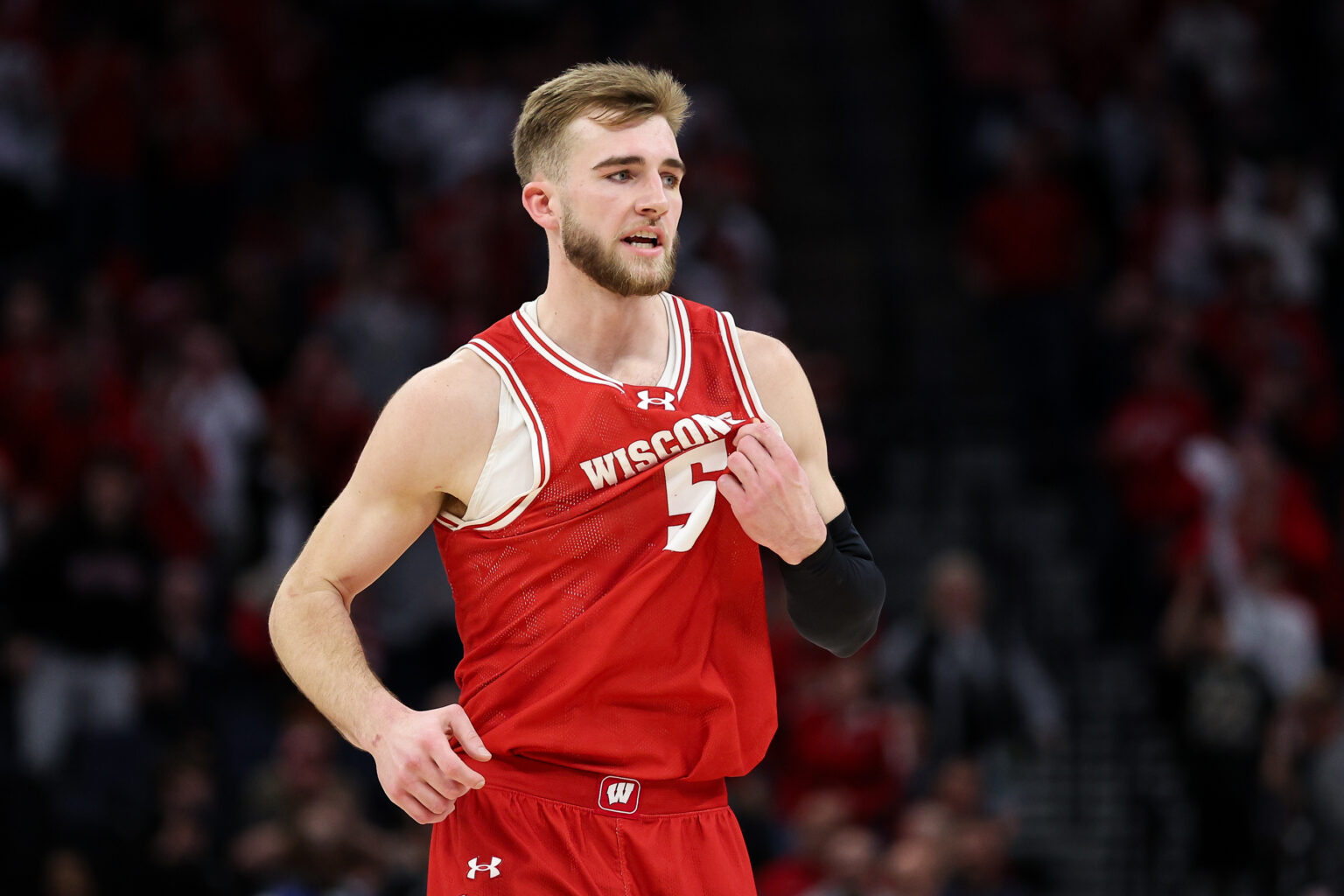 Tyler Wahl suffered an injury, furthering the Wisconsin Badgers health woes.