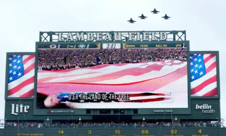 Fighter jets fly over the field during the fly over as the National Anthem is played before the game against the Green Bay Packers and the New York Jets on Sunday, Oct. 16, 2022 at Lambeau Field in Green Bay. © Mike De Sisti / Milwaukee Journal Sentinel / USA TODAY NETWORK