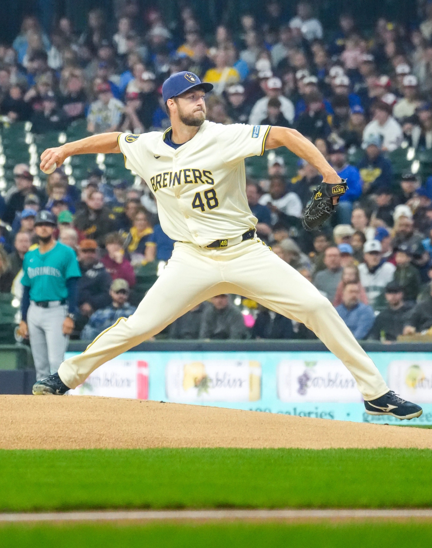Milwaukee Brewers starting pitcher Colin Rea