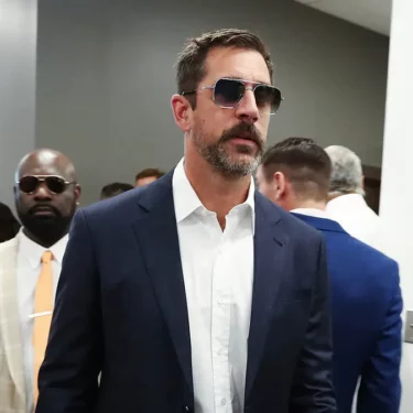 New York Jets QB Aaron Rodgers in the Turf Club during the Kentucky Derby in Louisville, Ky. on May. 4 2024. © Sam Upshaw Jr./Courier Journal / USA TODAY NETWORK