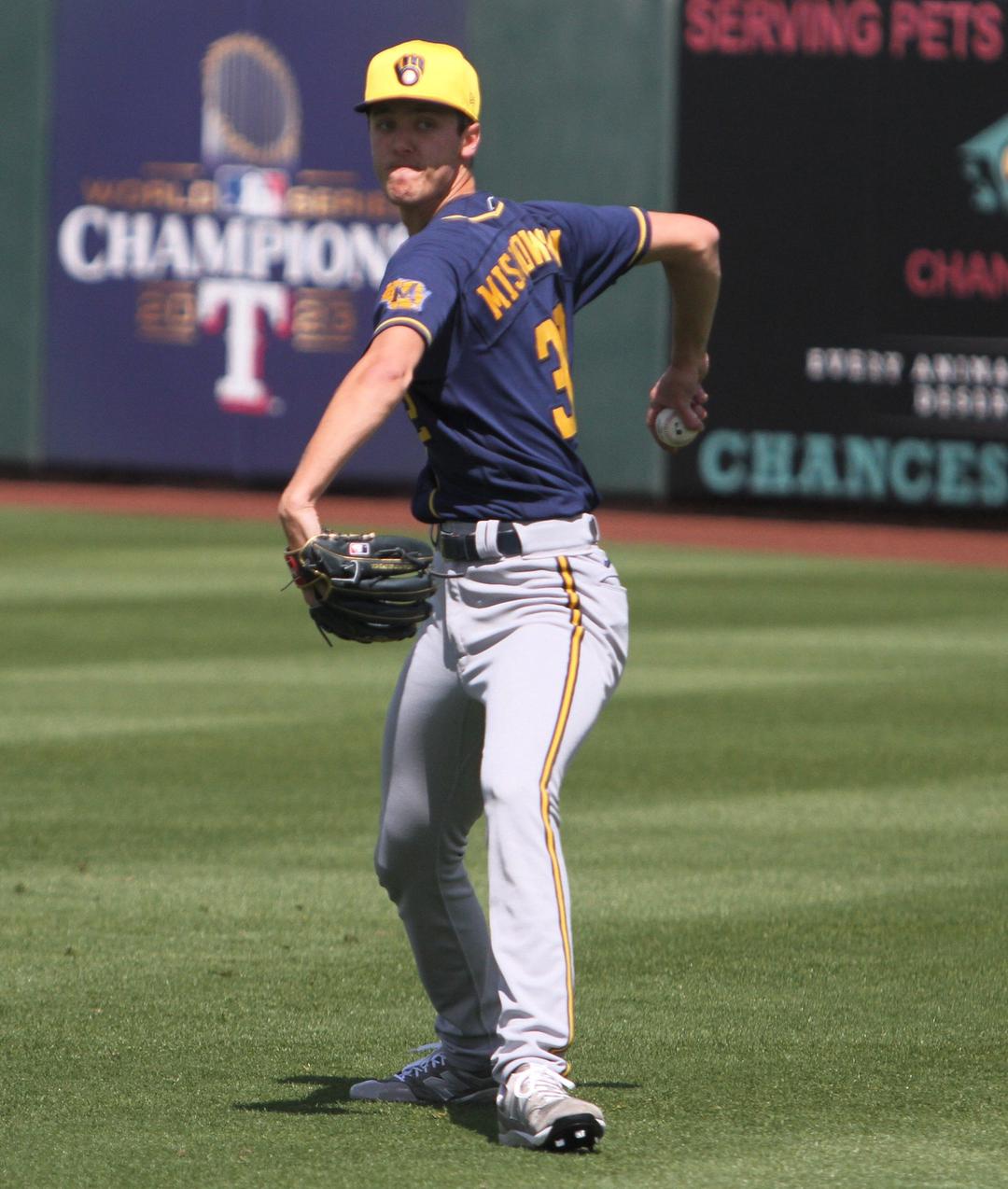 Milwaukee Brewers, Brewers News, Jacob Misiorowski warming up throwing