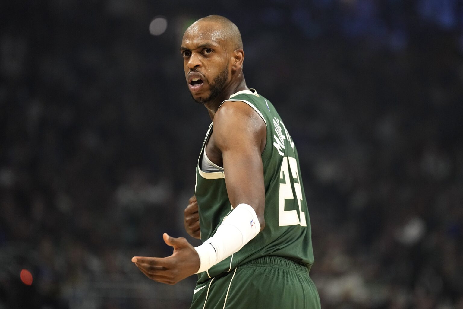 Milwaukee Bucks Trade Khris Middleton to the Golden State Warriors for Massive Haul in Recent Proposal Milwaukee Bucks, Khris Middleton