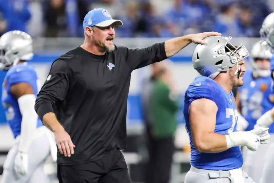 Detroit Lions head coach Dan Campbell talks to defensive end John Cominsky during warmups before the game against the Green Bay Packers at Ford Field in Detroit on Thursday, Nov. 23, 2023. © Junfu Han / USA TODAY NETWORK