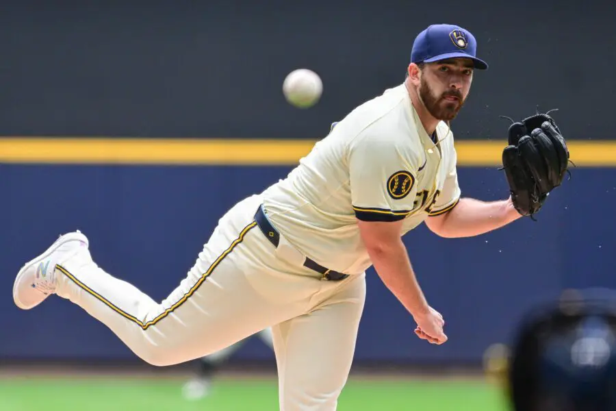 Milwaukee Brewers starting pitcher Aaron Civale (32) pitches in the first inning against the San Francisco Giants.