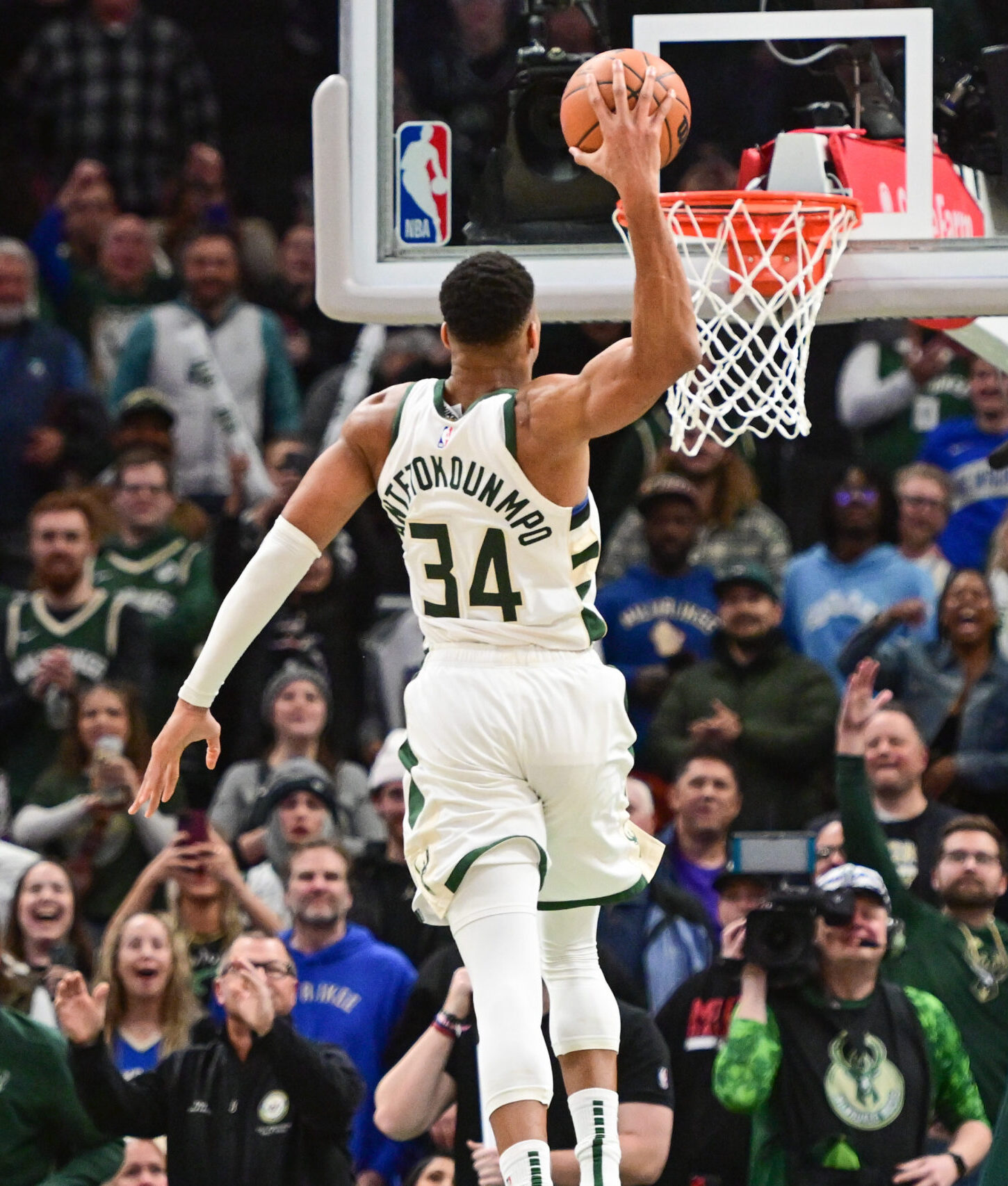 milwaukee bucks giannis antetokounmpo