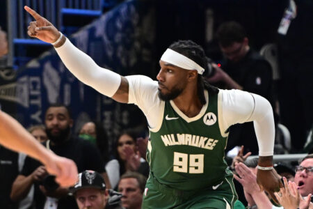 Milwaukee Bucks, Jae Crowder