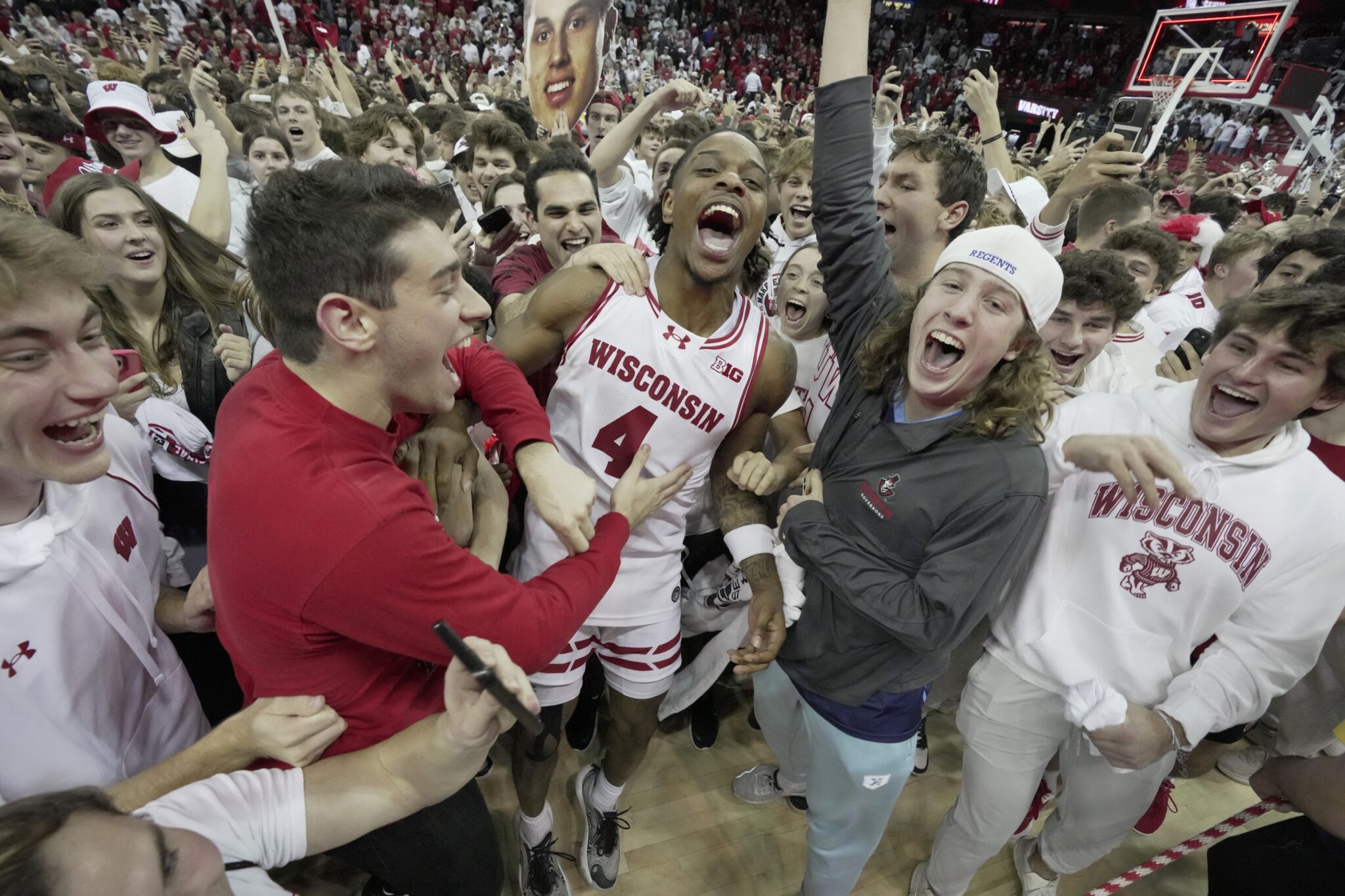 "From 14Points Down!" 19 Wisconsin Badgers Defeat Pittsburgh, 8175