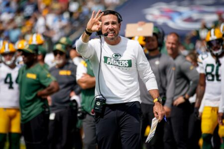 Green Bay Packers head coach Matt LaFleur calls for a time out during the second quarter against the Tennessee Titans at Nissan Stadium in Nashville, Tenn., Sunday, Sept. 22, 2024. © Andrew Nelles / The Tennessean / USA TODAY NETWORK via Imagn Images